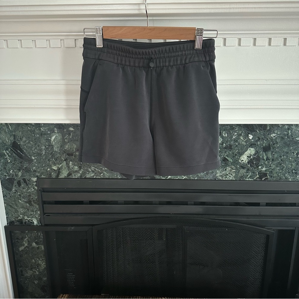 Lululemon Softstreme High-Rise Short 4" Black size 4
